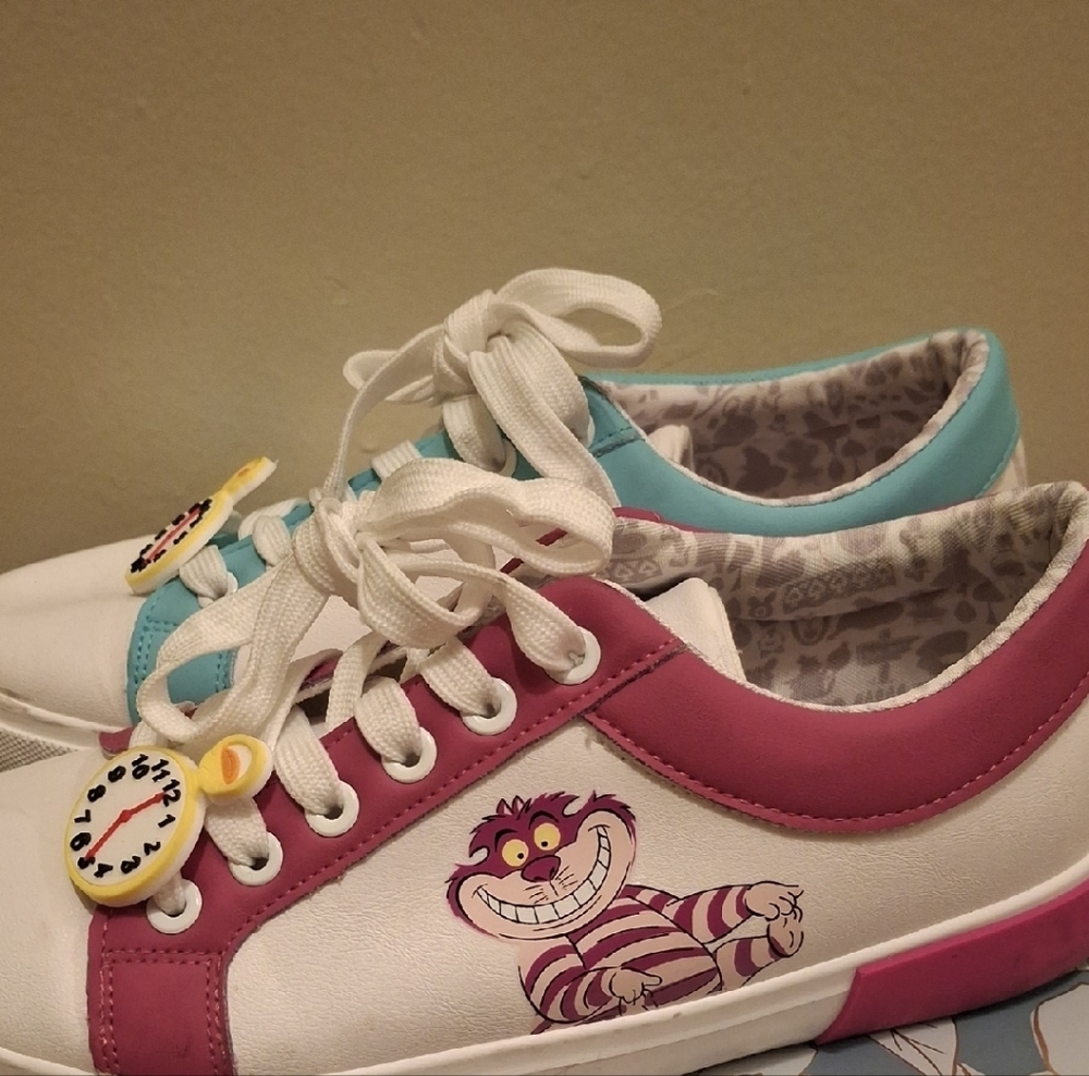 Colorful Lace-Up Shoes - Picture 4 of 8
